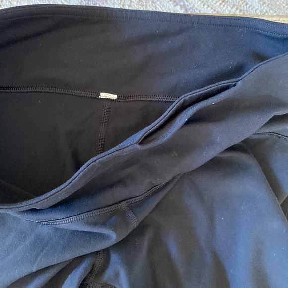 Lululemon crop legging. - Picture 3 of 7